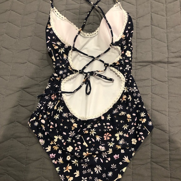 One piece  swim suit - Picture 2 of 2